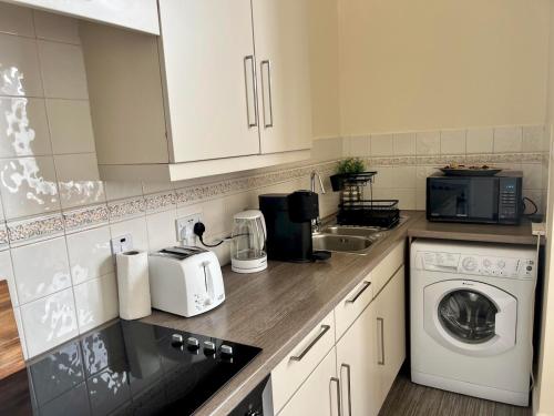 Stylish one bed flat Central Watford with Parking Pass the Keys