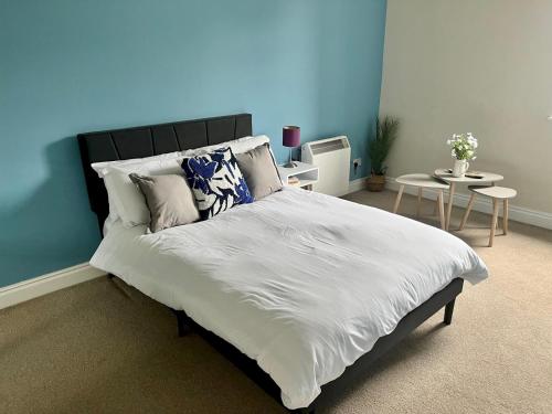 Stylish one bed flat Central Watford with Parking Pass the Keys