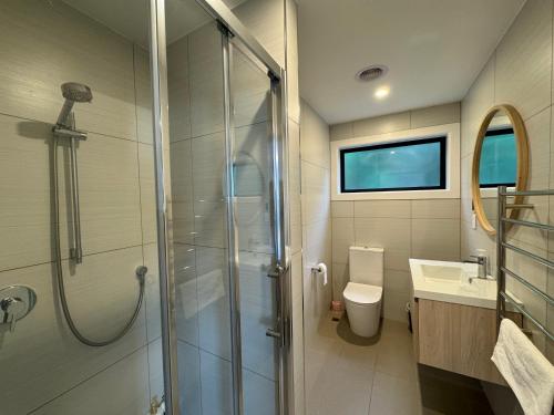 NO PARTY ALLOWED, Entire Brand New 3 bedroom townhouse, free unlimited fibre wifi and free parking NO PARTY ALLOWED, Entire Brand New 3 bedroom townhouse, free unlimited fibre wifi and free parking