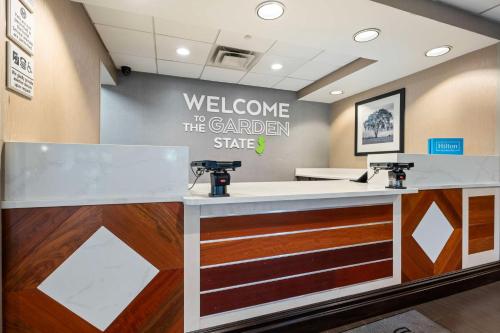 Hampton Inn Ridgefield Park - image 10