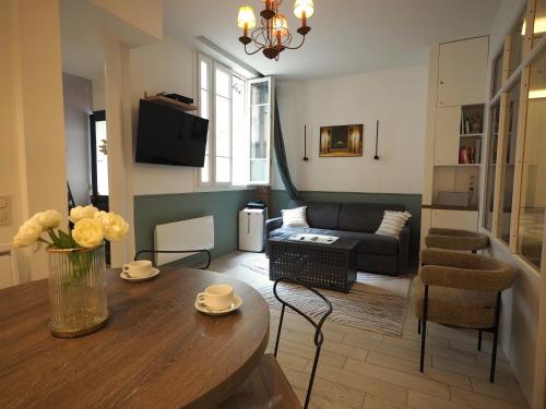 Saint Germain Elegant ChicSuites - image 7