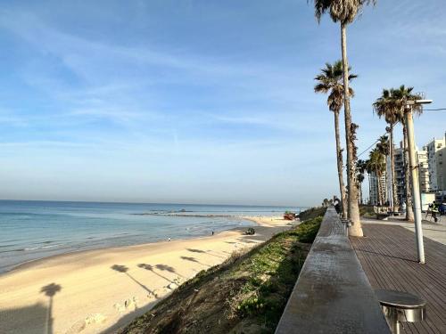 Pardisano in Bat Yam