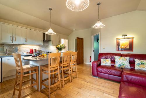 Tor Farm Lodge - image 4