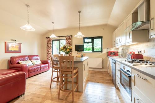 Tor Farm Lodge - image 14