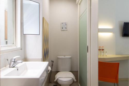 Standard Double or Twin Room image 4