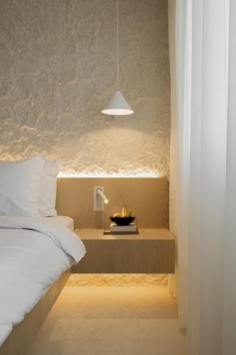 Deluxe Double Room image 10