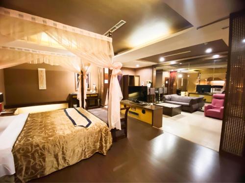 room detail thumbnail 0