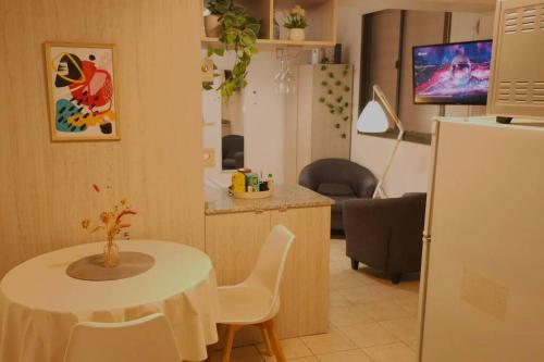 Fresh Studio Apartment near Colon Street in downtown