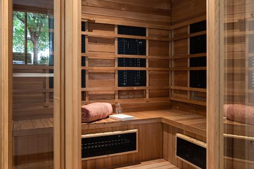 อ่างแช่น้ำร้อน, ดิ ออริจินัล ซิตี้ โฮเทล บริสตอล เลอ ปุย-อ็อง-เวแล (The Originals City, Hôtel Bristol, Le Puy-en-Velay) in เลอ ปูว์ ออง เวอเลย์