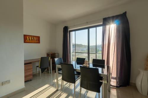 Spacious Ensuite Bedroom - Shared Flat- Gzira 5