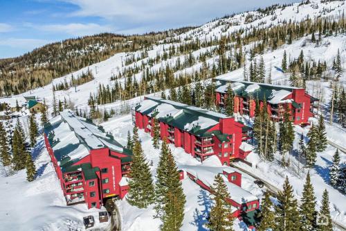 Giant steps 13 - Ski In Ski Out Giant steps 13 - Ski In Ski Out