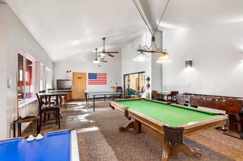 Giant steps 13 - Ski In Ski Out Giant steps 13 - Ski In Ski Out