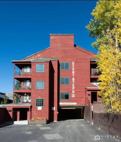 Giant steps 13 - Ski In Ski Out Giant steps 13 - Ski In Ski Out