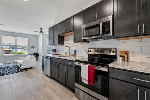 Bold 1317 I Studio I Free Parking I Pool I Gym in Saint Peters, USA