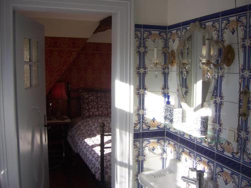 Bathroom, Roter Lowe in Darmstadt Suburbs