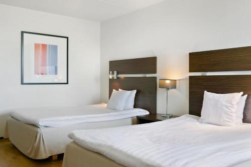 2 twin beds