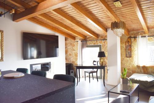 Skyview suite, Alepou