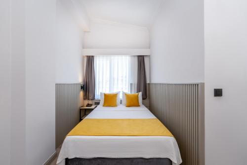 Lemon Hotel