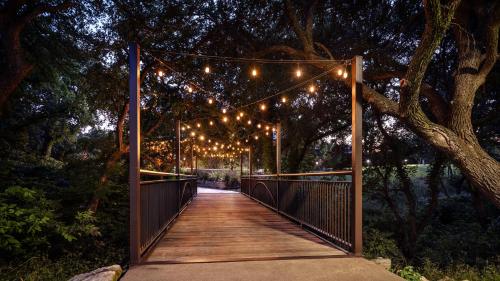 589295499 Dallas/Fort Worth Marriott Hotel & Golf Club at Champions Circle