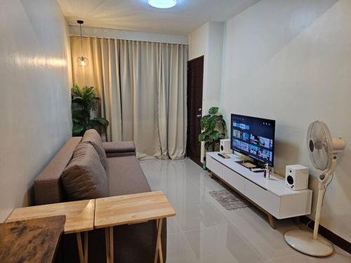 Joenice Lipa Staycation, Lipa