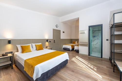 Lemon Hotel Room Type - Family Room