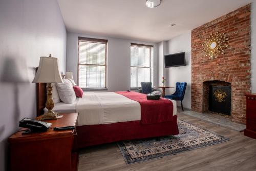 One King Bed Room image 1