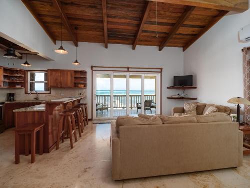 Residences at Barrier Reef 1-1C Oceanfront 2 BR by Stay Floreo, San Pedro (fotografie 4)