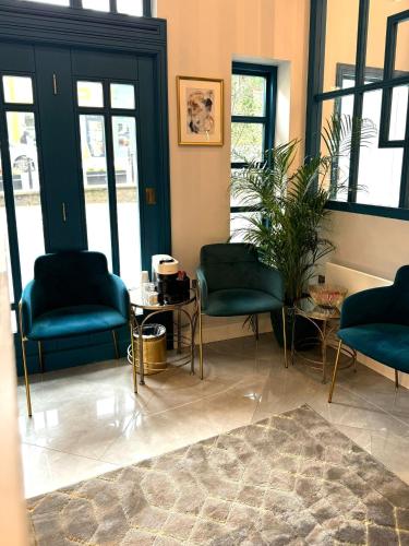 Exterior view, NOX Richmond near White Cross