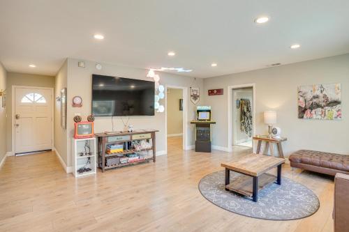 Fullerton Vacation Rental with Private Pool! in Fullerton, USA