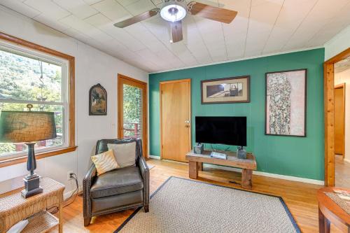 Affordable, Artsy, Unique! Blue Ridge Mtn-View Gem near Cherokee Bear Zoo