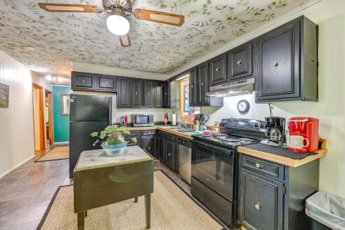 Affordable, Artsy, Unique! Blue Ridge Mtn-View Gem near Cherokee Bear Zoo
