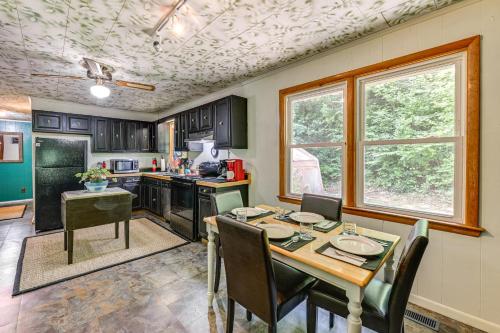Affordable, Artsy, Unique! Blue Ridge Mtn-View Gem near Cherokee Bear Zoo