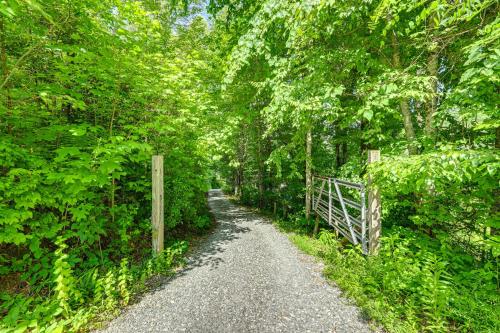 Affordable, Artsy, Unique! Blue Ridge Mtn-View Gem near Cherokee Bear Zoo