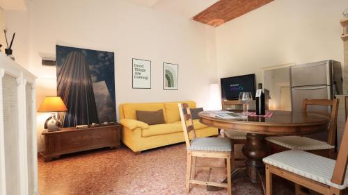 Piazza Duomo - 20 min by train to Florence