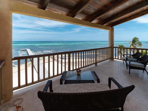 Residences at Barrier Reef 1-1C Oceanfront 2 BR by Stay Floreo, San Pedro (fotografie 6)