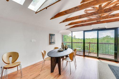 Game Room and Yard Mid-Century Modern Kingston Home in Kingston, USA