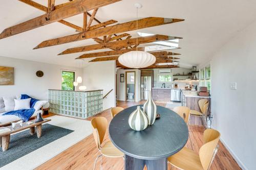 Game Room and Yard Mid-Century Modern Kingston Home in Kingston, USA