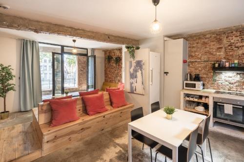 Instalaciones, The Industrial Apartments in Antwerp