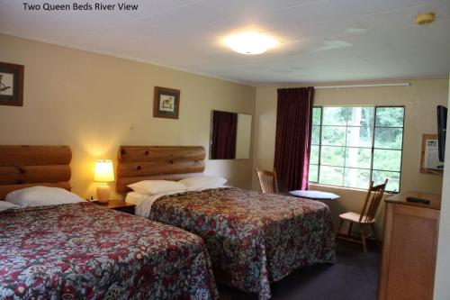 Two Rivers Lodge in Bryson City, USA