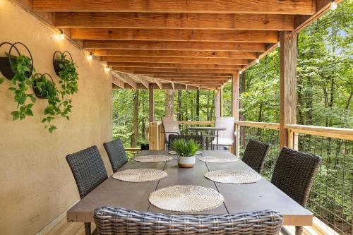 Pool,game Rm,hottub,remodeled! in Lake Lure, USA