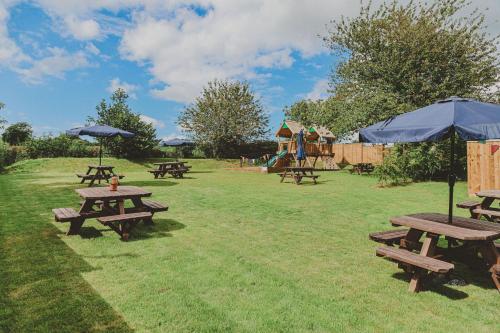 The Butterleigh Inn - Tap to explore photos