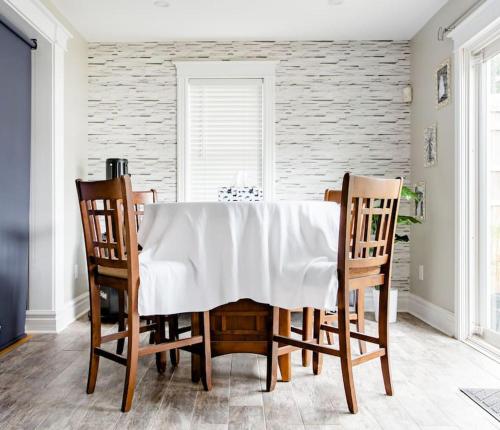 Facilities, Private 4 bedrooms 2 bathrooms Free Parking in Lower Sackville