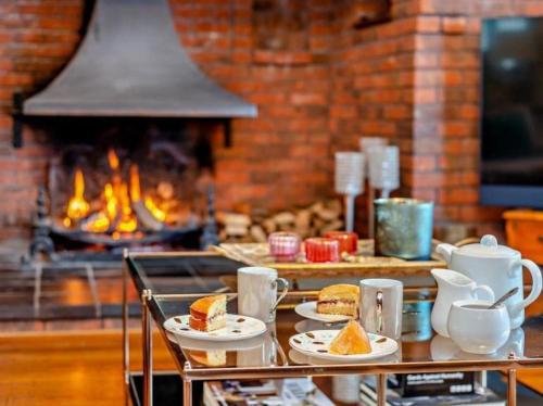 Luxury Riverside Mansion in Marlow in 庫克姆