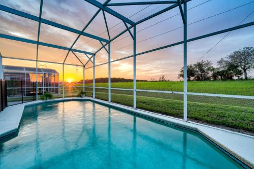 Home with 2 Living Spaces, Games, Pool 11 Mi to WDW
