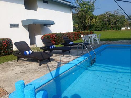 Exterior view of Hotel Los Leones