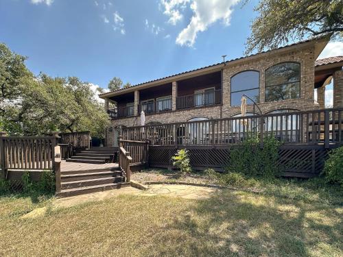 Upstay - 10-Acre Lakeview Mansion with Pvt Boat Ramp in Buchanan Dam, USA