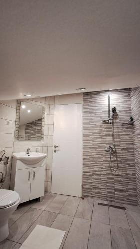 Guest House Time Out - image 8