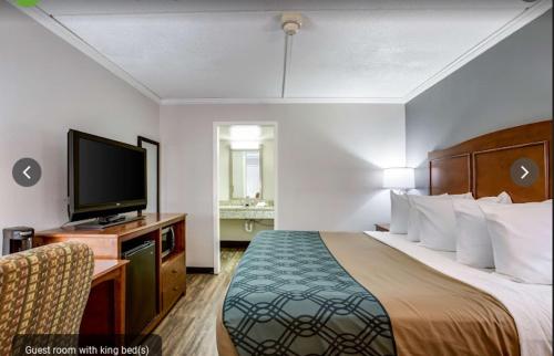 Econo Lodge - image 3