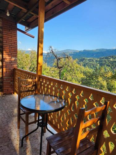 Alrededores, Lomtadze Family Wine Hotel in Ambrolauri