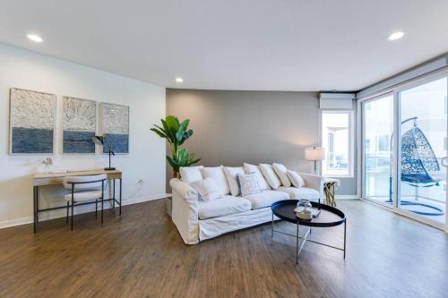 Lavish Living Lux Marina Views, Los Angeles (photo 2)